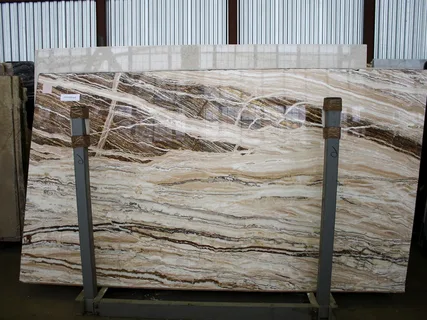 تصویر 1 از سنگ مرمریت کرم لوشان با رنگ ملایم و بافت یکدست